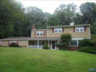 35 Stonefence Rd, Oakland, NJ 07436-1606