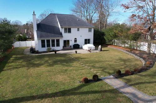 145 Mount Sinai Ave, Mount Sinai NY  11766-2313 exterior