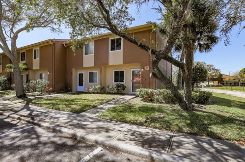 11490 Bay St, Saint Petersburg, FL 33716-3216