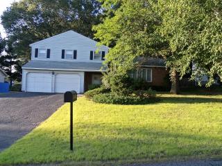 94 Marie Pkwy, Albany, NY 12211-1564