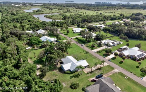 711 Fischer Cir, Sebastian, FL 32958-4622