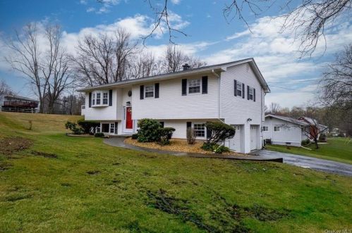10 Windmill Rd, Poughkeepsie, NY 12601-6233