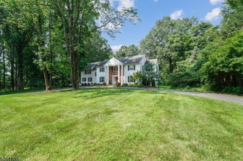 11 Crest Dr, Bernardsville, NJ 07924-1707
