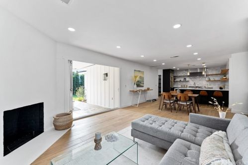 12432 La Maida St, North Hollywood CA  91607-3507 exterior