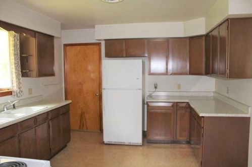 168 White Oak Dr, New Kensington, PA 15068-6722