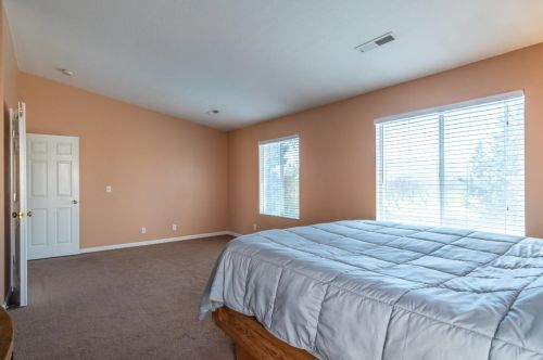 2070 Carousel Dr, Hollister CA  95023-5665 exterior