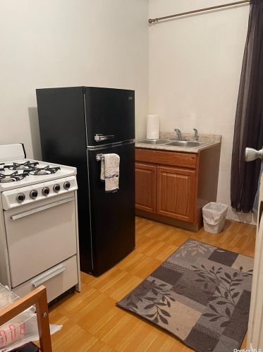 92-24 93rd Ave, Jamaica, NY 11421-3009