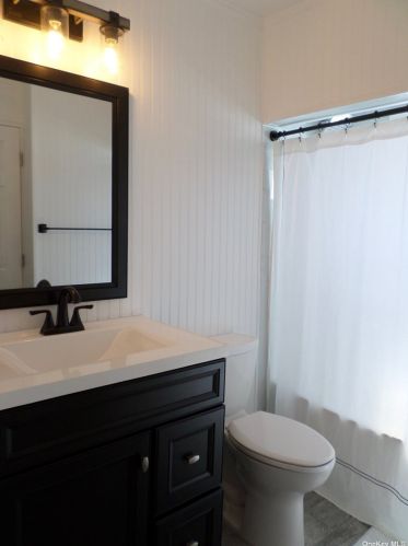 814 Delaware Ave, North Lindenhurst NY  11757-2811 exterior