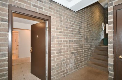 7275 Beacon Hill Dr, Pittsburgh, PA 15221-2564