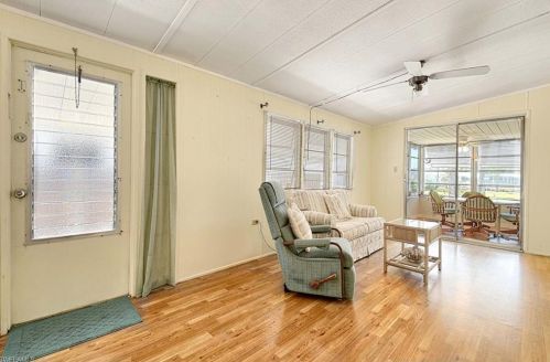 18 Henderson Dr, Naples, FL 34114-8232