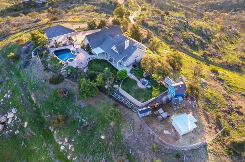 10956 Calle Oro Verde, Valley Center CA  92082-4201 exterior