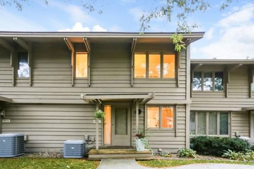 10329 Scarborough Rd, Minneapolis, MN 55437-2547