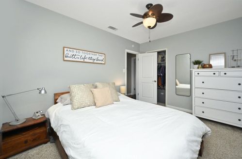 6654 Turnergrove Dr, Lakewood CA  90713-2752 exterior