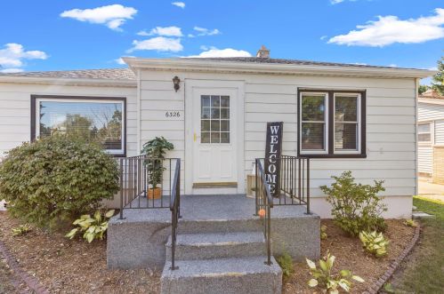 6326 Pershing Blvd, Kenosha, WI 53142-3275