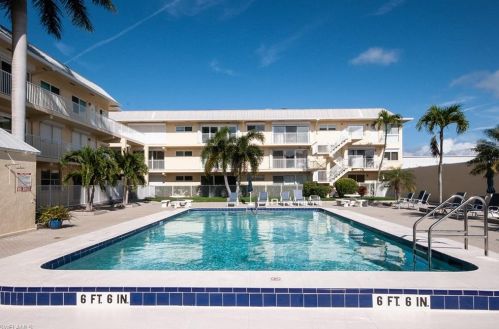 1100 8th Ave, Naples FL  34102-6928 exterior