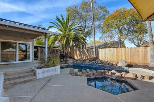 8437 Juglans Dr, Citrus Heights CA  95662-3048 exterior