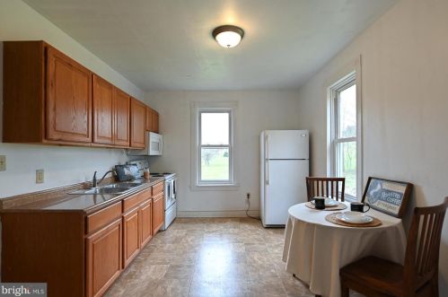 36 Schultz Ln, Dale, PA 19504-9526