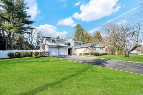 5 Firelight Ct, Huntington Station, NY 11746-8315
