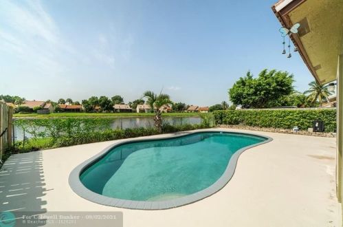 6208 Country Fair Cir, Boynton Beach, FL 33437-2807