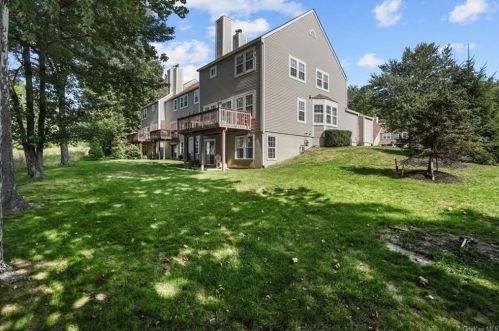 228 Mallard Ct, Yorktown Hgts NY  10598-1975 exterior