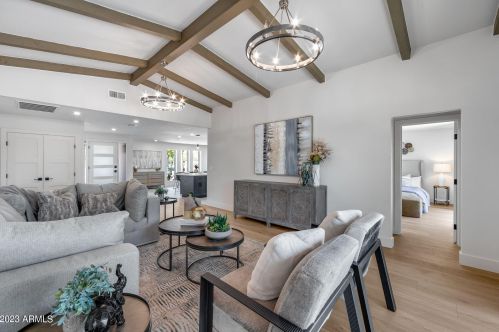 11617 37th Pl, Phoenix AZ  85028-2130 exterior