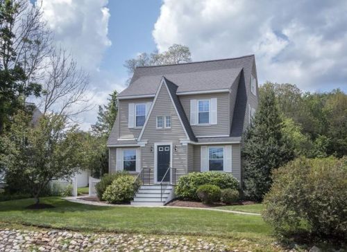 21 Oakland St, Medway, MA 02053-1315