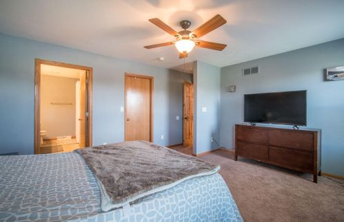 263 Stonefield Dr, Lake Mills WI  53551-1963 exterior