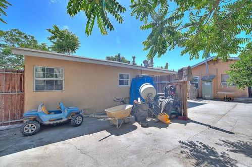 2831 Cade St, Long Beach CA 90805-3326 exterior