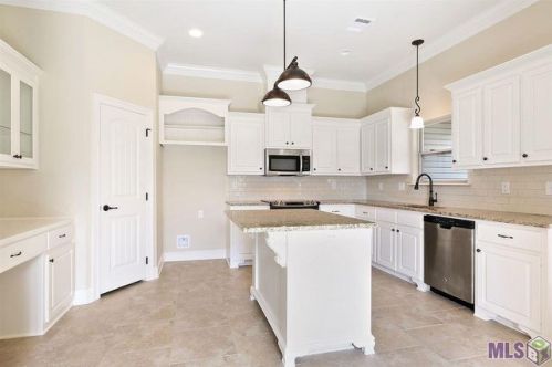 12633 Three Lakes Dr, Walker, LA 70785-8220