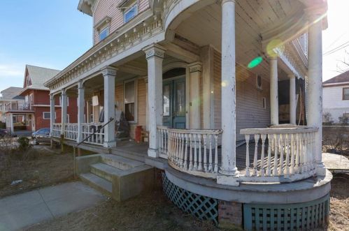 234 Lenox Ave, Providence, RI 02907-2630