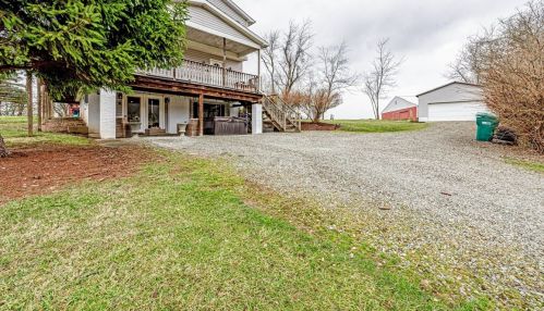 603 Mcfarland Rd, Latrobe, PA 15650-4131