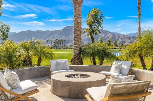 7 Mayfair Dr, Rancho Mirage CA  92270-2586 exterior