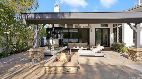 3825 Prado Del Trigo, Calabasas CA  91302-3638 exterior