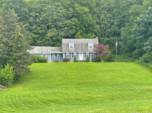 418 Higby Rd, Middletown, CT 06457-7302
