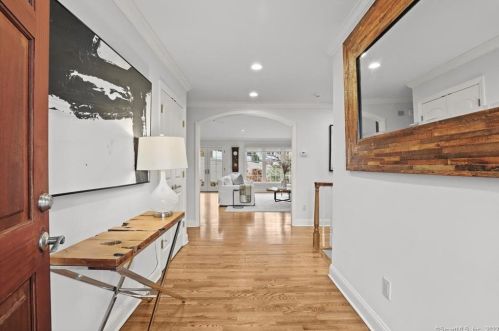 43 Bank St, New Canaan, CT 06840-6203