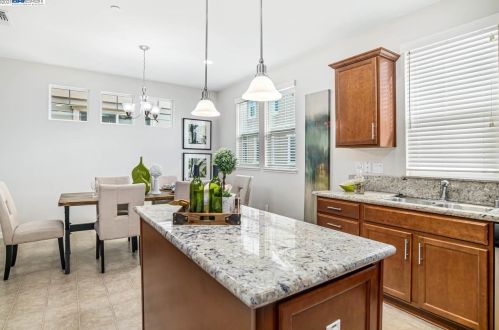 7056 Mariposa Ln, Pleasanton CA  94568-2569 exterior