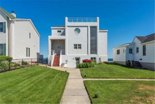 415 Bayville Ave, Bayville, NY 11709-1640