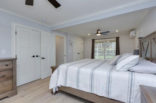 8 Walnut Hill Rd, Sandown NH  03873-2305 exterior