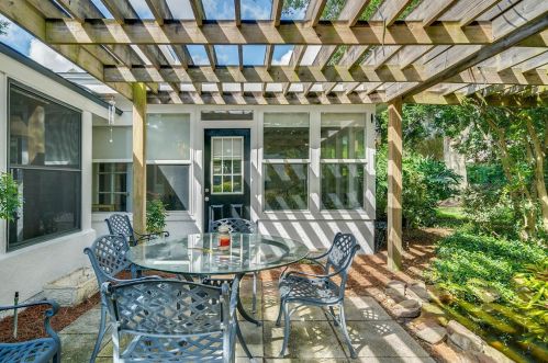 935 Versailles Cir, Maitland FL  32751-4565 exterior