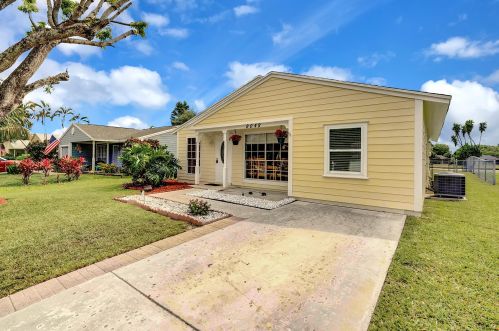 9048 Chrysanthemum Dr, Boynton Beach, FL 33472-1233