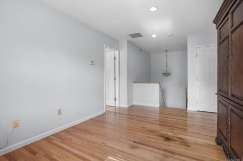 228 Mallard Ct, Yorktown Hgts NY  10598-1975 exterior