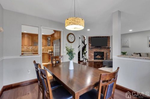 2 Covington Ct, East Brunswick NJ  08816-5127 exterior