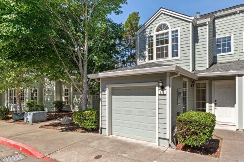 613 Laurel Grove Cir, Santa Rosa, CA 95407-6792