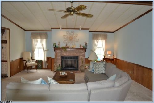 14 Caroline Dr, Belvidere NJ  07823-2849 exterior