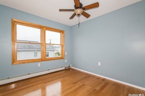 17 10th Rd, Far Rockaway NY  11693-0011 exterior