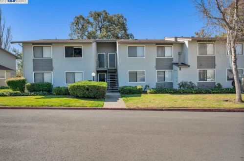 900 Cambridge Dr, Benicia, CA 94510-3617