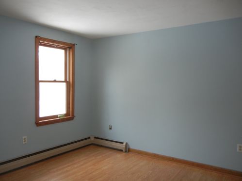 64 Old Chester Rd, Derry NH 03038-4014 exterior