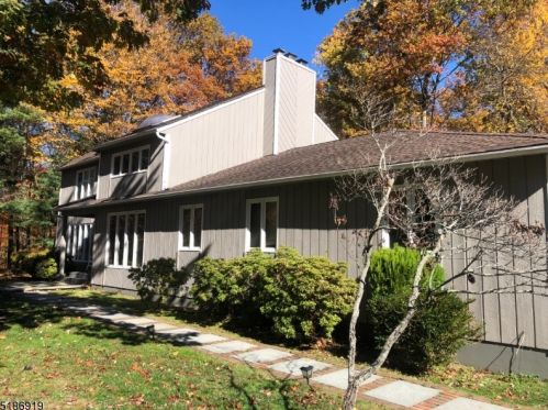 11 Black Birch Dr, Parsippany NJ  07834-9632 exterior
