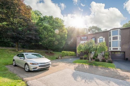 599 Thorncliffe Dr, Pittsburgh, PA 15205-1539