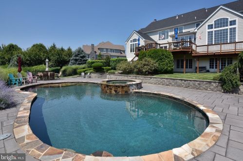 116 Osborne Cir, Kennett Sq PA  19348-1910 exterior